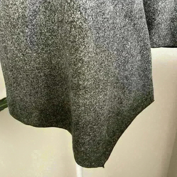 Womens Gray Blouse Asymmetrical Sweater Medium Simply Vera Wang Ombre Sweater - Picture 5 of 6